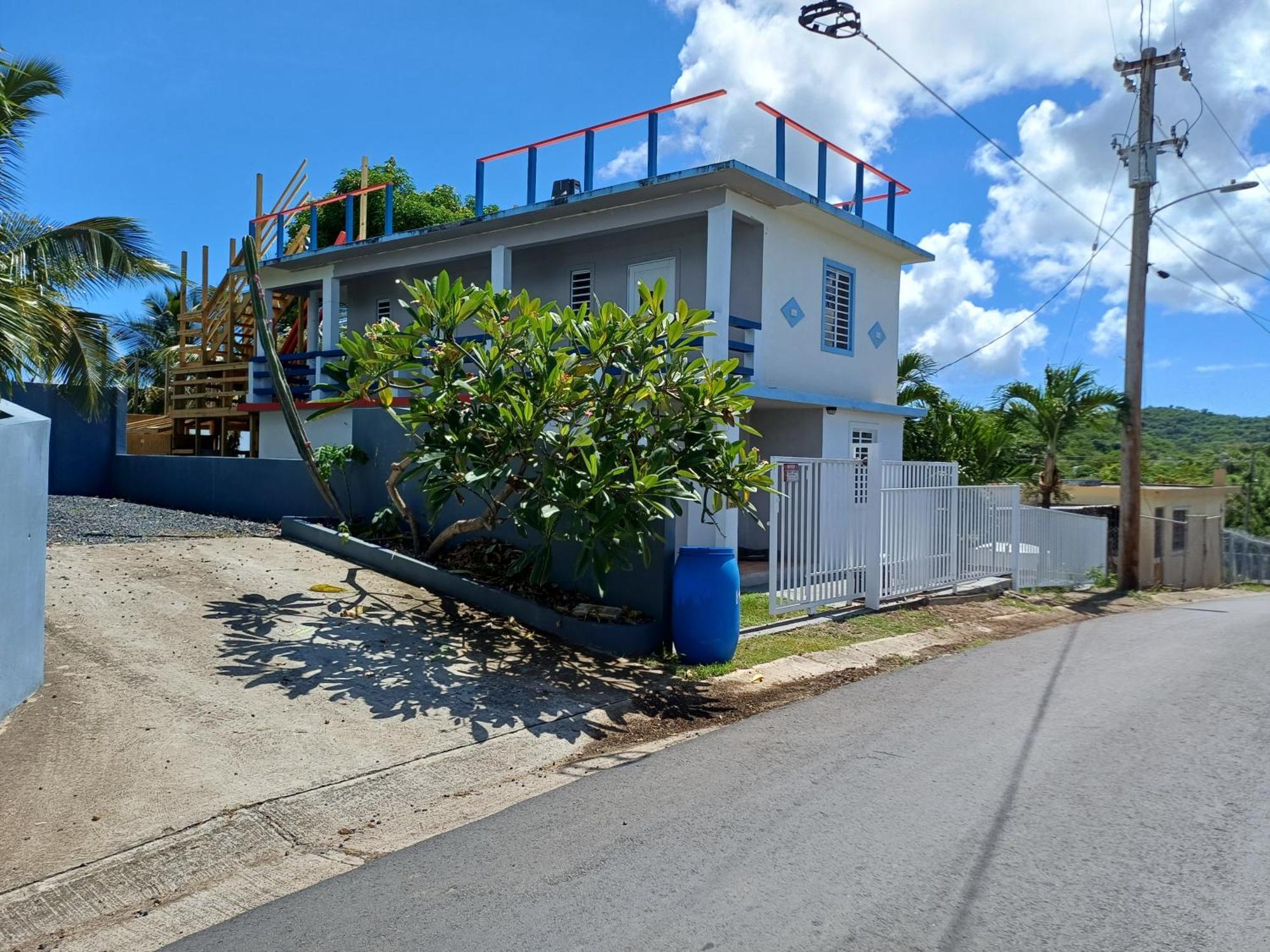 Rooster Run Glamping Camping Has Rooftop And Off The Ground Glamping Experience For 1 To 16 In A Single Tent And Views Of The Rain Forrest And To Culebra Across The Atlantic Ocean W Tents, Linens, Deluxe Air Beds, Warm Shower And More At A Great Pric Vieques Extérieur photo