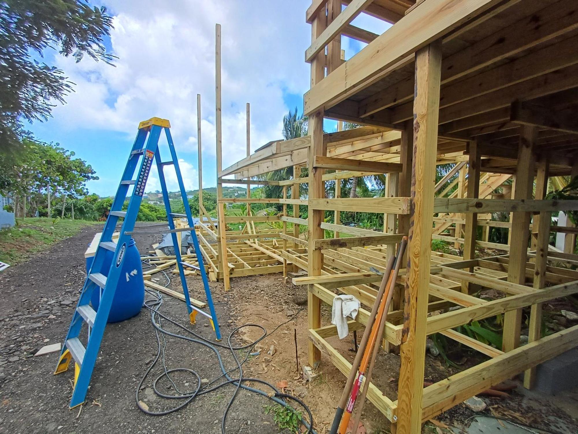 Rooster Run Glamping Camping Has Rooftop And Off The Ground Glamping Experience For 1 To 16 In A Single Tent And Views Of The Rain Forrest And To Culebra Across The Atlantic Ocean W Tents, Linens, Deluxe Air Beds, Warm Shower And More At A Great Pric Vieques Extérieur photo