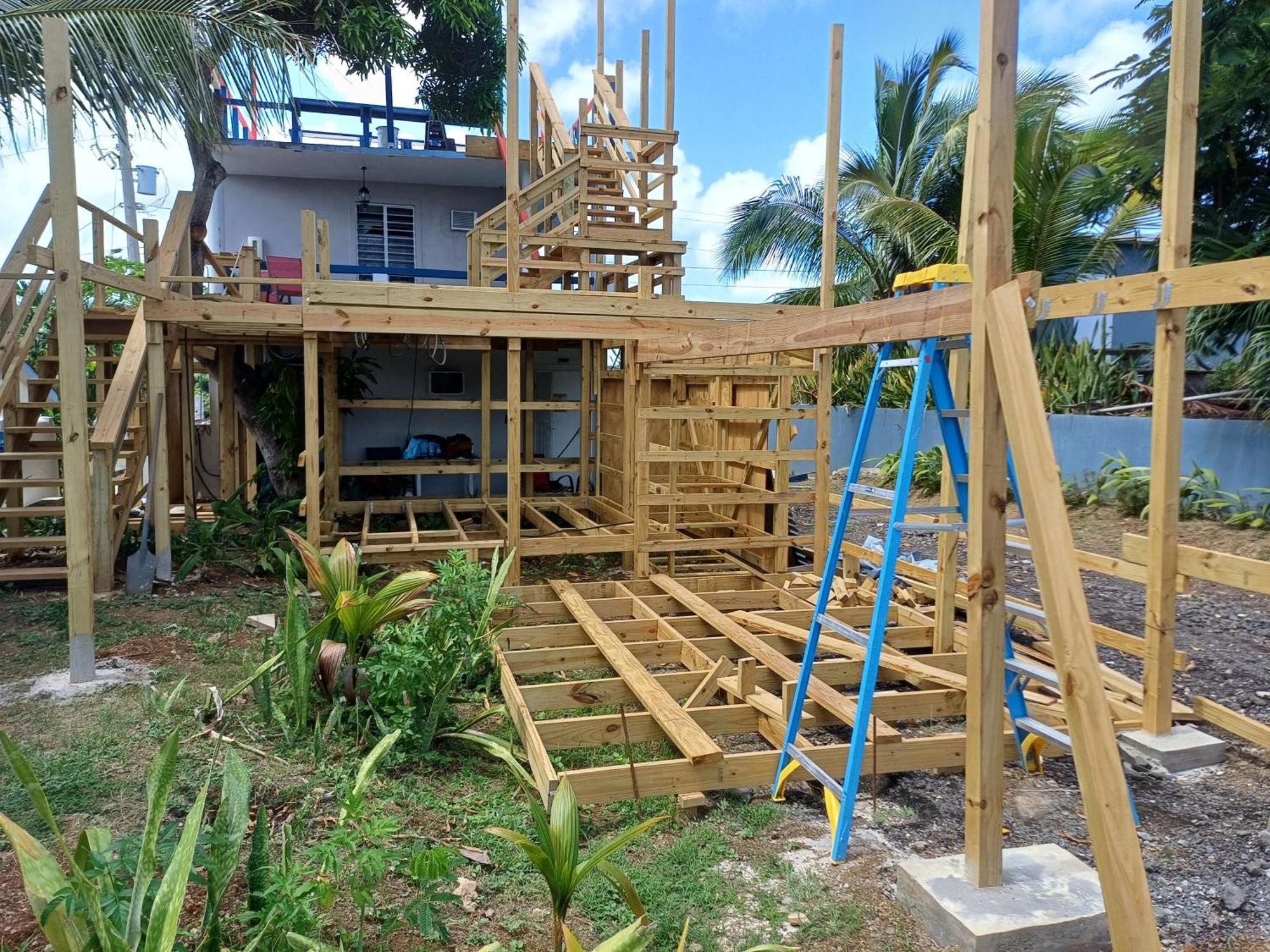 Rooster Run Glamping Camping Has Rooftop And Off The Ground Glamping Experience For 1 To 16 In A Single Tent And Views Of The Rain Forrest And To Culebra Across The Atlantic Ocean W Tents, Linens, Deluxe Air Beds, Warm Shower And More At A Great Pric Vieques Extérieur photo