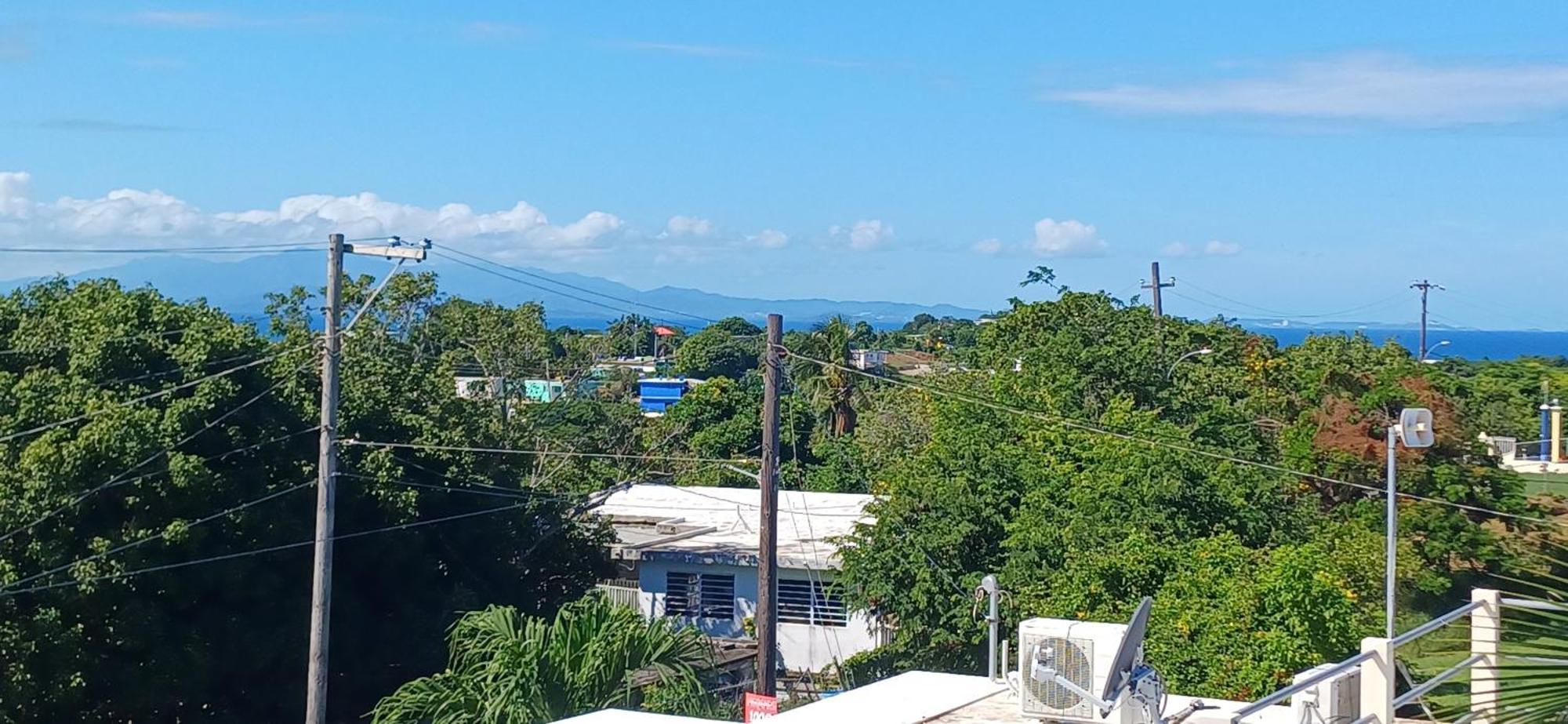 Rooster Run Glamping Camping Has Rooftop And Off The Ground Glamping Experience For 1 To 16 In A Single Tent And Views Of The Rain Forrest And To Culebra Across The Atlantic Ocean W Tents, Linens, Deluxe Air Beds, Warm Shower And More At A Great Pric Vieques Extérieur photo