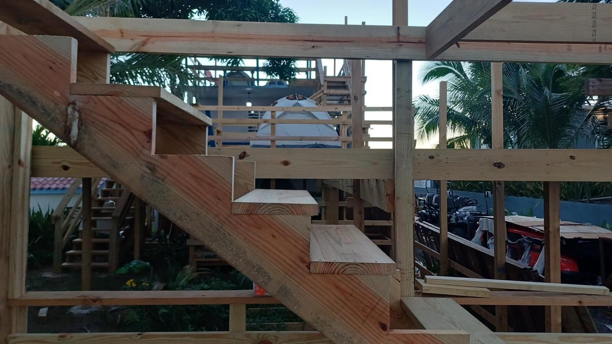 Rooster Run Glamping Camping Has Rooftop And Off The Ground Glamping Experience For 1 To 16 In A Single Tent And Views Of The Rain Forrest And To Culebra Across The Atlantic Ocean W Tents, Linens, Deluxe Air Beds, Warm Shower And More At A Great Pric Vieques Extérieur photo